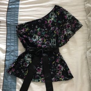 One-shoulder floral shirt
